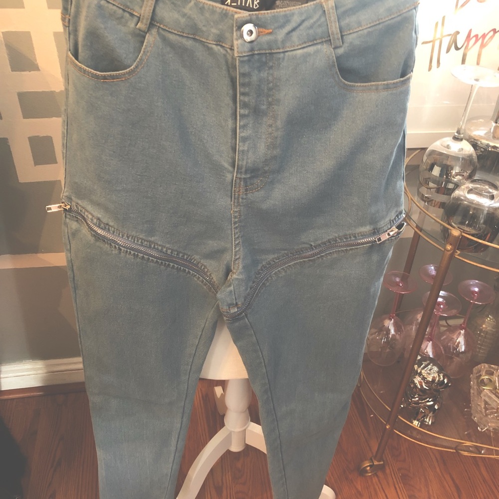 Brand new jeans with zipper details